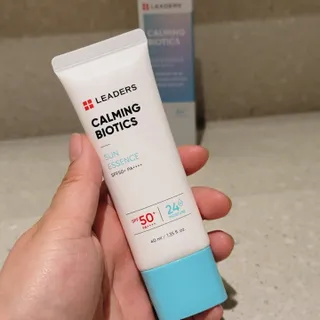 리더스코스메틱 리더스 카밍 바이오틱스 선 에센스 SPF 50+ PA++++ — 5점을 준 리뷰어가 2022년 5월 올린 사용 사진