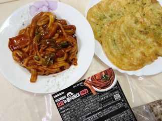 [푸딩팩토리] 즉석누들떡볶이 540g + 대구전통 납작만두 260g — 5점을 준 리뷰어가 2022년 12월 올린 사용 사진