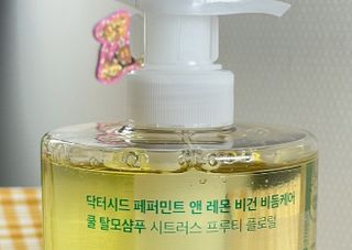 닥터시드 페퍼민트 앤 레몬 비건 비듬케어 쿨 탈모 샴푸 (1000ml) — 5점을 준 리뷰어가 2024년 1월 올린 사용 사진