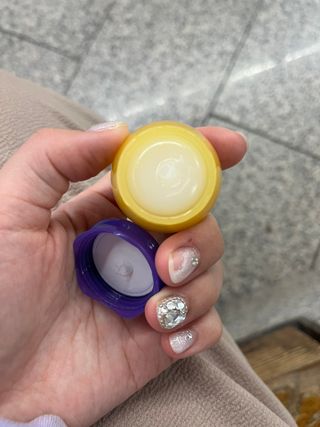 틱톡 [후르디아] 튼입술해결템 올리브영 블루베리 하이드레이팅 허니 립밤 — 4점을 준 리뷰어가 2023년 11월 올린 사용 사진