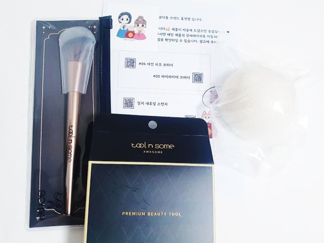 툴앤썸 로즈골드 에디션 치크or쉐딩 브러시+밀키 내추럴 스펀지+호빵 곤약 스펀지 리뷰 사진
