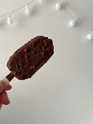 롯데제과 본젤라또 비스킷&바닐라카라멜바, 본젤라또 베리쇼콜라컵 — 5점을 준 리뷰어가 2021년 12월 올린 사용 사진