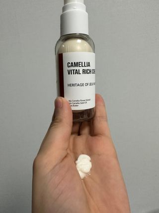 제주인디 카멜리아 바이탈 리치크림 (이너보틀 에디션) — 5점을 준 리뷰어가 2023년 4월 올린 사용 사진