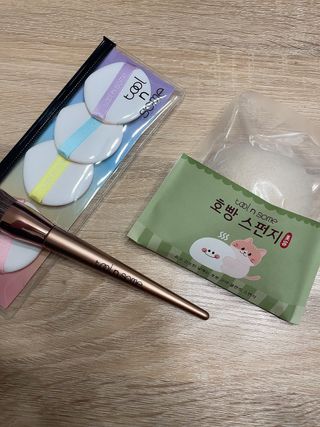 [툴앤썸] 메이크업 브러시로 바르고 호빵 스펀지로 클렌징하는 A-Z 뷰티툴 5종 — 4.5점을 준 리뷰어가 2021년 1월 올린 사용 사진