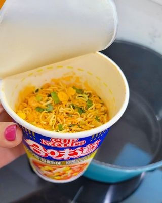 NISSIN 닛신 컵누들  4종 - 씨푸드오리지날, 씨푸드 스파이시, 씨푸드 커리, 씨푸드 XO소스 — 5점을 준 리뷰어가 2021년 12월 올린 사용 사진