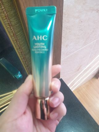 [NEW 탄력유턴 아이크림] AHC 유스 래스팅 리얼 아이크림 포 페이스 — 5점을 준 리뷰어가 2021년 2월 올린 사용 사진