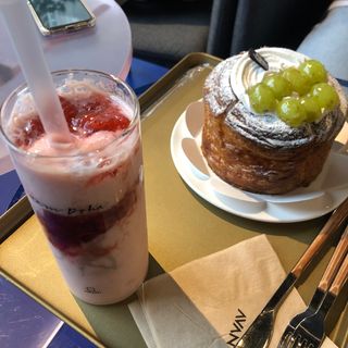 아방갤러리카페 용산아이파크몰점 [아방갤러리카페] 음료 택 2 +  베이커리 5종 중 택 1 — 5점을 준 리뷰어가 2021년 4월 올린 사용 사진