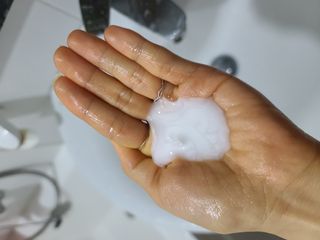 [HUREX] 휴렉스 볼류마이징 탈모완화 기능성 샴푸 150ml x 2개 — 5점을 준 리뷰어가 2021년 9월 올린 사용 사진