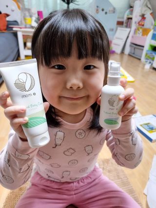 mom e 맘이 내추럴 베이비 케어 크림+바디오일 — 5점을 준 리뷰어가 2021년 2월 올린 사용 사진