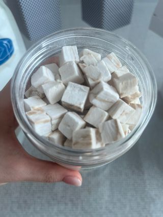 [펫시밀] 원물그대로 영양듬뿍 진공동결건조 북어트릿75g,치킨트릿100g,연어트릿75g 강아지 고양이 간식 — 5점을 준 리뷰어가 2023년 5월 올린 사용 사진