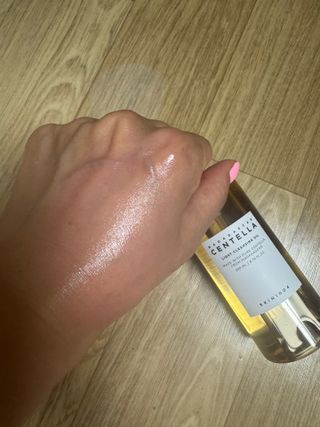 스킨1004 [SKIN1004] 마다가스카르 센텔라 라이트 클렌징 오일 200ml — 5점을 준 리뷰어가 2024년 7월 올린 사용 사진