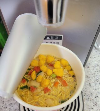NISSIN 닛신 컵누들  4종 - 씨푸드오리지날, 씨푸드 스파이시, 씨푸드 커리, 씨푸드 XO소스 — 4.5점을 준 리뷰어가 2022년 12월 올린 사용 사진