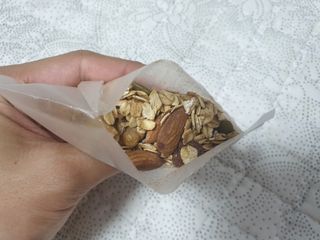 [그래한끼] 무설탕/저당 시리얼타입 수제그래놀라 (40gX10개) — 4점을 준 리뷰어가 2022년 6월 올린 사용 사진