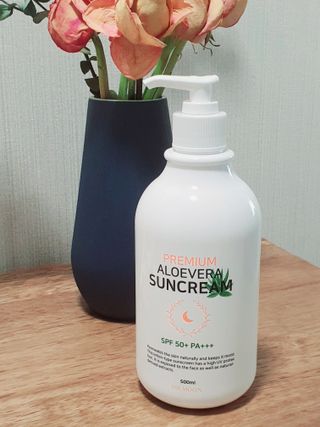 [닥터문] 프리미엄 알로에베라 선크림 500ml — 5점을 준 리뷰어가 2022년 6월 올린 사용 사진