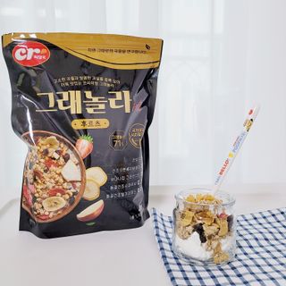 씨알푸드 씨알로 그래놀라 2종 후르츠+크랜베리 아몬드 — 5점을 준 리뷰어가 2022년 7월 올린 사용 사진