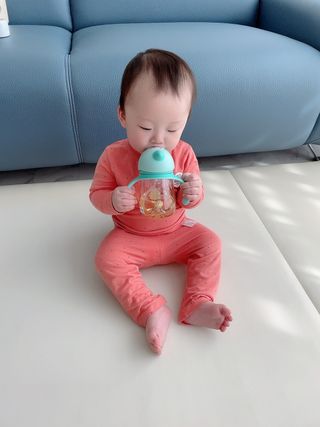유비맘 트라이탄 코니빨대컵_컬러 랜덤 발송 — 3.5점을 준 리뷰어가 2021년 2월 올린 사용 사진