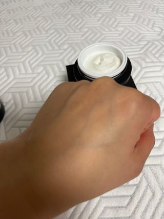 오투에니원 갈락토미세스 비타민 C 프리미엄 블랙스완 크림 50g — 4.5점을 준 리뷰어가 2022년 12월 올린 사용 사진