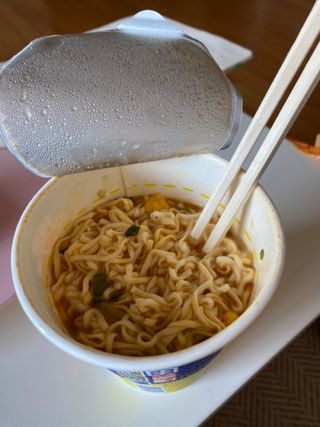 NISSIN 닛신 컵누들  4종 - 씨푸드오리지날, 씨푸드 스파이시, 씨푸드 커리, 씨푸드 XO소스 — 5점을 준 리뷰어가 2022년 11월 올린 사용 사진