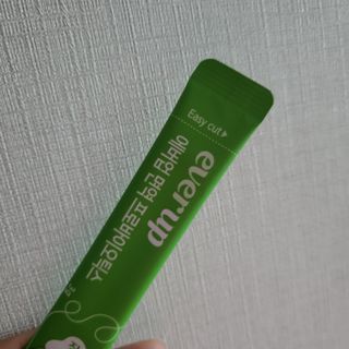 [몸엔용] 에버업 멀티비타민&미네랄, 눈건강 루테인 혈행건강 오메가3, 면역 프로바이오틱스 3종 택1 — 2점을 준 리뷰어가 2022년 4월 올린 사용 사진