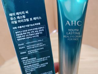 [NEW 탄력유턴 아이크림] AHC 유스 래스팅 리얼 아이크림 포 페이스 — 5점을 준 리뷰어가 2021년 3월 올린 사용 사진