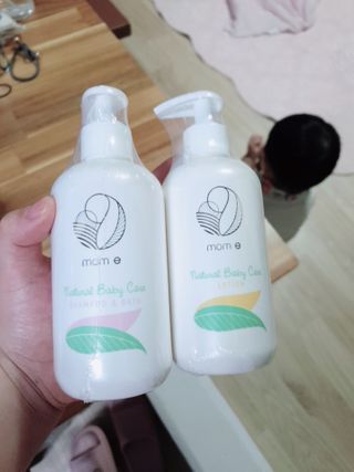 mom e 맘이 내추럴 베이비 케어 샴푸앤바스+로션 — 5점을 준 리뷰어가 2021년 1월 올린 사용 사진