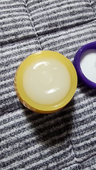 틱톡 [후르디아] 튼입술해결템 올리브영 블루베리 하이드레이팅 허니 립밤 — 5점을 준 리뷰어가 2024년 3월 올린 사용 사진