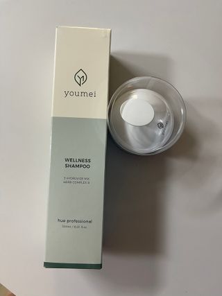 유메이 웰니스 샴푸 + 유메이 스칼프 브러쉬 — 5점을 준 리뷰어가 2022년 4월 올린 사용 사진