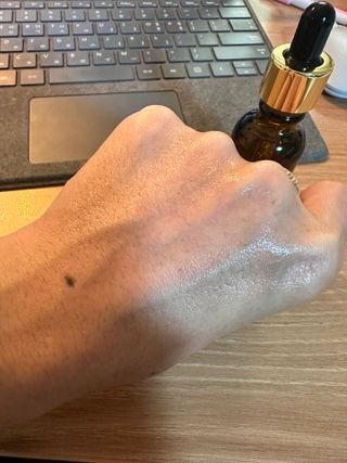 스킨큐어 산다화 비타민c 화이트닝 에센스 30ml — 5점을 준 리뷰어가 2023년 10월 올린 사용 사진
