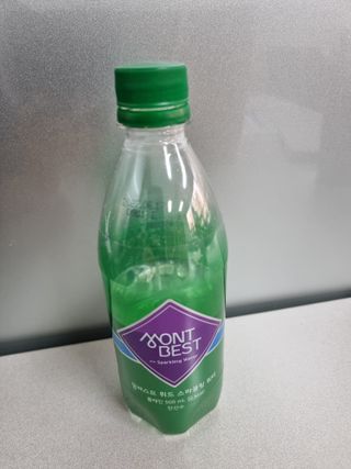 몽베스트 Montbest with Sparkling water Plain 20병 — 5점을 준 리뷰어가 2021년 11월 올린 사용 사진