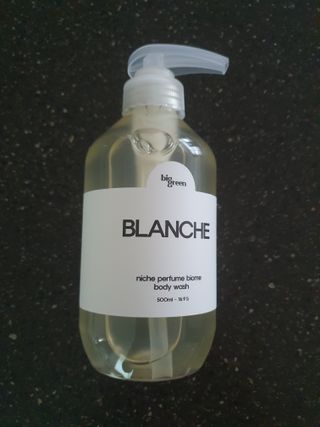 빅그린 니치 퍼퓸 바이옴바디워시 500ml(상탈, 블랙베리&베이, 블랑쉐 3종 중 택1) — 5점을 준 리뷰어가 2022년 8월 올린 사용 사진