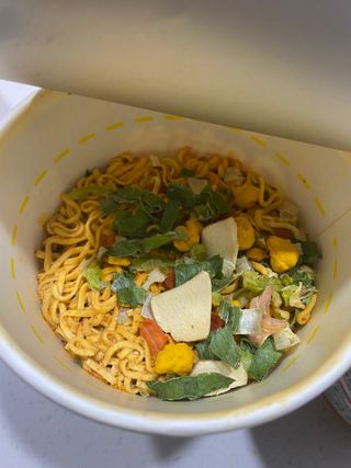 NISSIN 닛신 컵누들  4종 - 씨푸드오리지날, 씨푸드 스파이시, 씨푸드 커리, 씨푸드 XO소스 — 4점을 준 리뷰어가 2022년 4월 올린 사용 사진