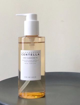 스킨1004 [SKIN1004] 마다가스카르 센텔라 라이트 클렌징 오일 200ml — 5점을 준 리뷰어가 2024년 8월 올린 사용 사진
