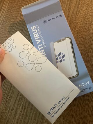 아클리브 Premium 항균 항바이러스 액정 보호필름(iPhone) — 5점을 준 리뷰어가 2022년 1월 올린 사용 사진