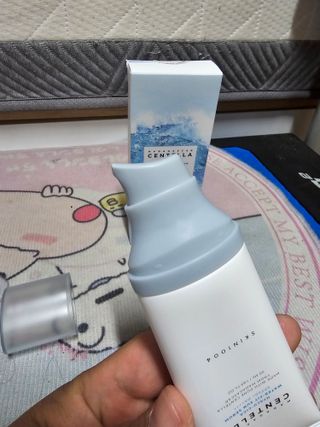 [스킨1004] 마다가스카르 센텔라 히알루-시카 워터핏 선세럼 50ml — 5점을 준 리뷰어가 2024년 5월 올린 사용 사진