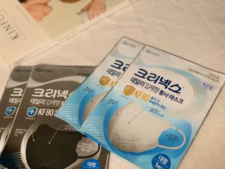 나무드 [유한킴벌리] 크리넥스 KF80 데일리 마스크 화이트 대형 블랙 10개 + 대형 화이트 10개 — 5점을 준 리뷰어가 2021년 11월 올린 사용 사진