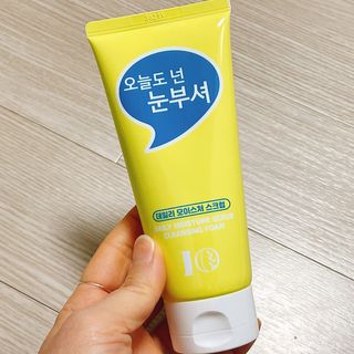 IO 아이오 오늘도 넌 눈부셔 - 데일리 스크럽 클렌징폼 — 4.5점을 준 리뷰어가 2021년 2월 올린 사용 사진