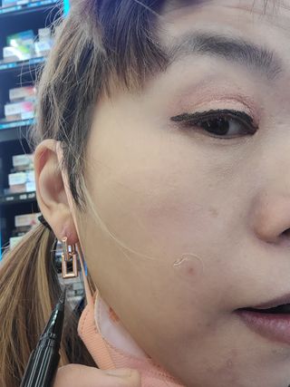 [오띠] 매직 펜 아이라이너 — 5점을 준 리뷰어가 2022년 7월 올린 사용 사진