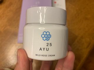 AYU25[아유트웬티파이브]다마스크로즈워터 베이스 천연 수분 촉촉 크림 — 2.5점을 준 리뷰어가 2021년 2월 올린 사용 사진