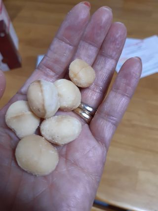 도이퉁 마카다미아 넛 90g  로얄 마카넛 오리지널 쏠트 허니 — 4점을 준 리뷰어가 2021년 3월 올린 사용 사진