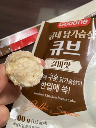 굽네몰 굽네 닭가슴살 큐브 3종 9팩 — 4.5점을 준 리뷰어가 2021년 12월 올린 사용 사진