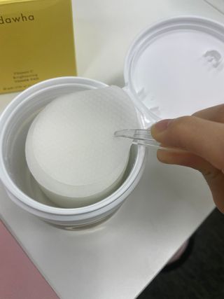 산다화 비타민씨 화이트닝 토너 패드 — 5점을 준 리뷰어가 2023년 8월 올린 사용 사진