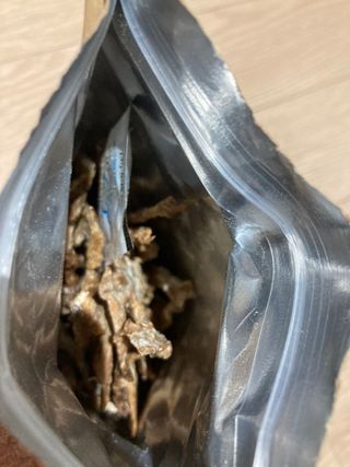 [보헤리] 국내산 강아지 육포간식 바삭 64 2종 — 3.5점을 준 리뷰어가 2022년 3월 올린 사용 사진