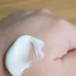 버텍스넘버원 버텍스 넘버원 햄프씨드오일 핸드밤, 바디크림 — 4.5점을 준 리뷰어가 2022년 3월 올린 사용 사진