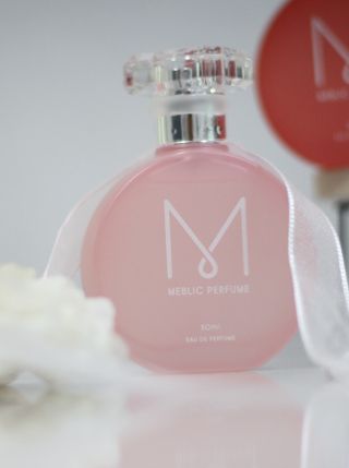 자연스러운 샴푸향이 나는 메블릭퍼퓸 케라 50ml +상큼달달한 라즈베리향이 나는 메블릭퍼퓸 라즈베리 50ml — 5점을 준 리뷰어가 2022년 9월 올린 사용 사진