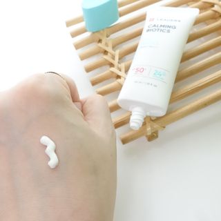 리더스코스메틱 리더스 카밍 바이오틱스 선 에센스 SPF 50+ PA++++ — 5점을 준 리뷰어가 2022년 6월 올린 사용 사진