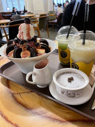 카페 더달달 [더달달 역삼점] 빙수 or 와플 or 팬케이크 택1 + 쇼콜라 택1 + 음료2 — 5점을 준 리뷰어가 2021년 3월 올린 사용 사진