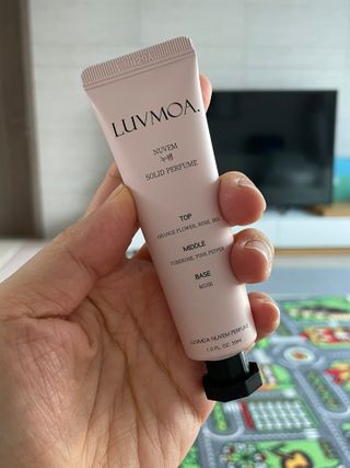 러브모아 향수 고체향수 승무원 고체향수 바르는 향수 니치향수 도손 우드세이지 앤 씨솔트 — 4.5점을 준 리뷰어가 2022년 11월 올린 사용 사진