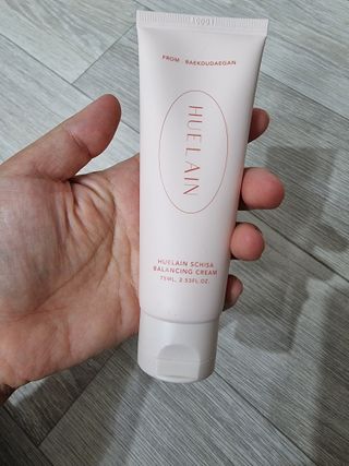 [휴랑] 오미자 2,000알로 피부 생기를 채워주는 밸런싱 크림 — 5점을 준 리뷰어가 2021년 10월 올린 사용 사진
