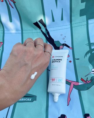 리더스코스메틱 리더스 카밍 바이오틱스 선 에센스 SPF 50+ PA++++ — 5점을 준 리뷰어가 2022년 5월 올린 사용 사진