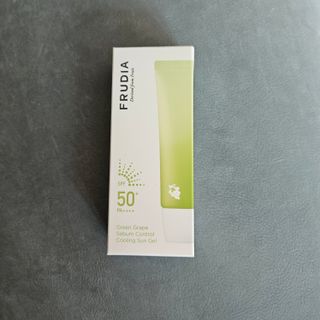[후르디아] 겉보속촉 피지 컨트롤 청포도 선젤 — 5점을 준 리뷰어가 2023년 9월 올린 사용 사진
